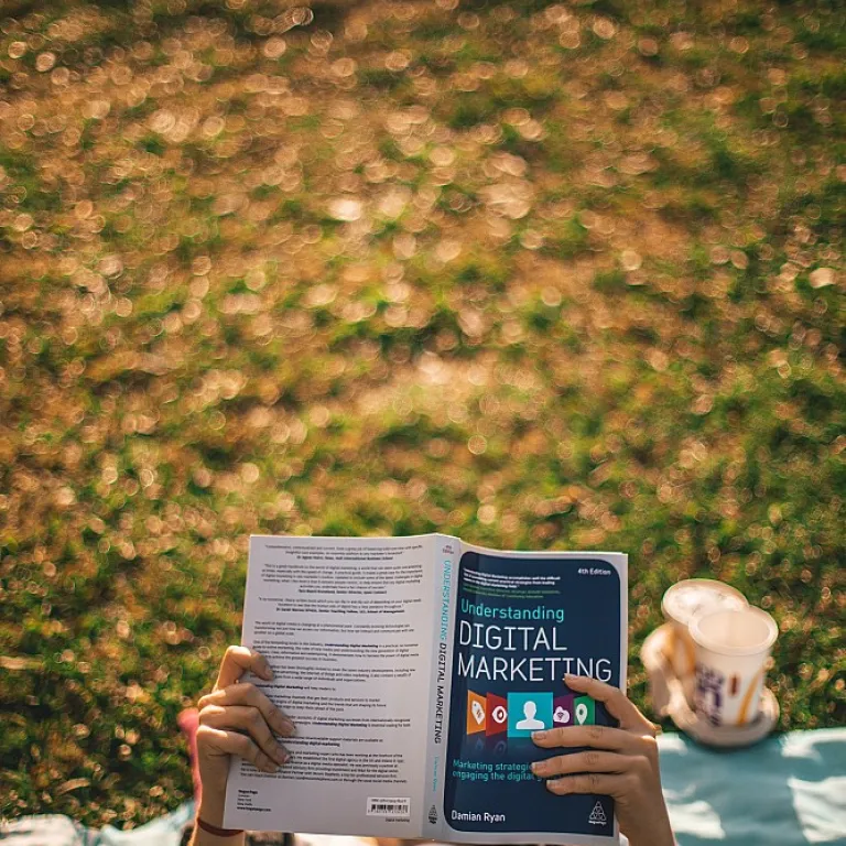 Optimiser le lead nurturing B2B pour accélérer la conversion commerciale